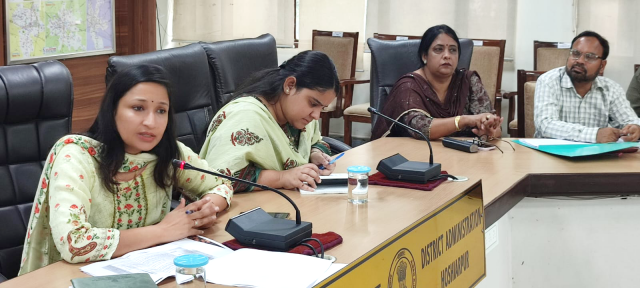 You are currently viewing ਜ਼ਿਲ੍ਹੇ ਦੇ ਸਾਰੇ ਬਲਾਕਾਂ ‘ਚ ਨਵਜੰਮੀਆਂ ਬੱਚੀਆਂ ਦੇ ਨਾਂਅ ‘ਤੇ ਲਗਾਏ ਜਾਣਗੇ ਪੌਦੇ : ਕੋਮਲ ਮਿੱਤਲ