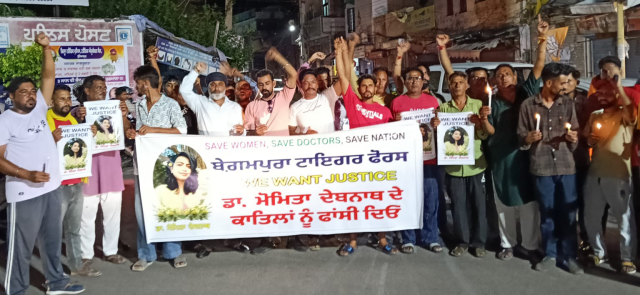 You are currently viewing ਬੇਗਮਪੁਰਾ ਟਾਈਗਰ ਫੋਰਸ ਨੇ ਡਾਕਟਰ ਮੋਮਿਤਾ ਦੇਬਨਾਥ ਦੇ ਨਾਲ ਦਰਿੰਦਿਆਂ ਵਲੋਂ ਕੀਤੇ ਗਏ ਗੈਂਗ ਰੇਪ ਦੇ ਸਬੰਧ ਵਿੱਚ ਕੱਢਿਆ ਕੈਂਡਲ ਮਾਰਚ !