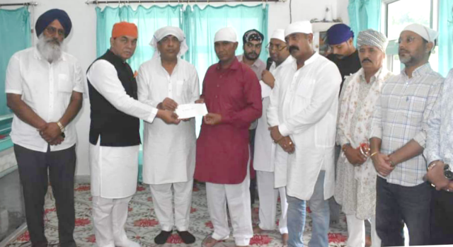 Read more about the article ਪਿੰਡ ਜੇਜੋਂ ਹੜ੍ਹ ਹਾਦਸਾ-ਕੈਬਨਿਟ ਮੰਤਰੀ ਜਿੰਪਾ ਅਤੇ ਸੰਸਦ ਡਾ. ਰਾਜ ਕੁਮਾਰ ਨੇ ਪੀੜ੍ਹਤ ਪਰਿਵਾਰਾਂ ਨੂੰ ਸੌਂਪੇ 44 ਲੱਖ ਰੁਪਏ ਦੀ ਐਕਸ ਗਰੇਸ਼ੀਆ ਰਾਸ਼ੀ ਦੇ ਚੈਕ