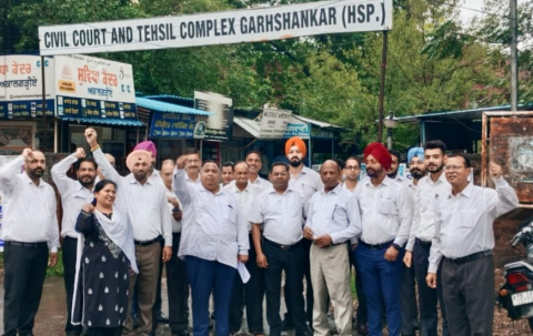 Read more about the article ਐਡਵੋਕੇਟ ਮਧੂ ਰਾਣਾ ਤੇ ਦਰਜ ਕੀਤੇ ਕੇਸ ਦੇ ਖਿਲਾਫ ਵਕੀਲਾਂ ਨੇ ਅਦਾਲਤੀ ਕੰਮਕਾਜ ਕੀਤਾ ਠੱਪ