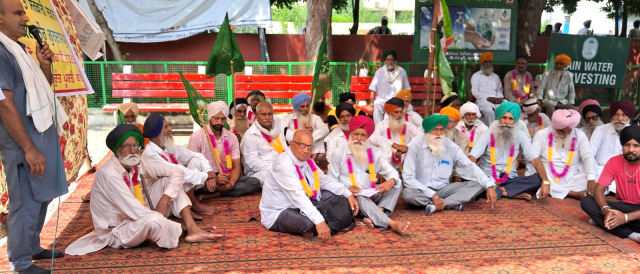 You are currently viewing ਸੰਯੁਕਤ ਕਿਸਾਨ ਮੋਰਚੇ ਵੱਲੋਂ ਸ਼ੁਰੂ ਕੀਤਾ ਗਿਆ ਧਰਨਾ ਤੀਸਰੇ ਦਿਨ ਵੀ ਜਾਰੀ ਰਿਹਾ