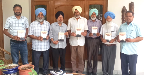 You are currently viewing *ਨਵਤੇਜ ਗੜ੍ਹਦੀਵਾਲਾ ਦੀ ਪੁਸਤਕ ‘ਸਤਿਗੁਰ ਰਵਿਦਾਸ ਬਾਣੀ-ਕ੍ਰਾਂਤੀਕਾਰੀ ਸੰਦੇਸ਼’ ਉੱਤੇ ਹੋਈ ਵਿਚਾਰ-ਚਰਚਾ*