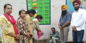 Read more about the article ਖਾਲਸਾ ਕਾਲਜ ਦੁਆਰਾ ਜੰਗਲਾਤ ਮਹਿਕਮੇ ਦੇ ਸਹਿਯੋਗ ਨਾਲ ਬੂਟੇ ਲਗਾਏ ਗਏ