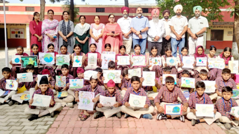 You are currently viewing ਬੱਚਿਆਂ ਵਲੋਂ ਪਾਣੀ ਦੀ ਸਾਂਭ ਸੰਭਾਲ ਤਹਿਤ ਪੋਸਟਰ ਮੇਕਿੰਗ ਮੁਕਾਬਲੇ ਕਰਵਾਏ ਗਏ