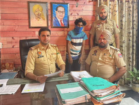 You are currently viewing ਪੁਲਿਸ ਨੇ ਚੋਰੀ ਦੇ ਗੈਸ ਸਿਲੰਡਰ ਸਮੇਤ ਇੱਕ ਵਿਅਕਤੀ ਕੀਤਾ ਕਾਬੂ