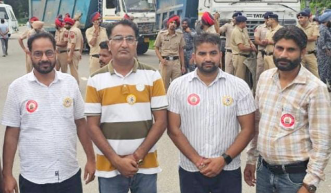Read more about the article *ਜਦੋ ਰਾਜ ਸਰਕਾਰ ਗੱਲਬਾਤ ਤੋ ਇਨਕਾਰੀ ਹੋਵੇ ਤਾਂ ਸੜਕਾਂ ਤੇ ਨਿਕਲਣ ਤੋਂ ਸਿਵਾਏ ਕੋਈ ਰਾਹ ਨਹੀ ਬਚਦਾ : – ਪ੍ਰਿੰਸ ਗੜਦੀਵਾਲਾ ਗੁਰਮੁੱਖ ਸਿੰਘ ਬਲਾਲਾ