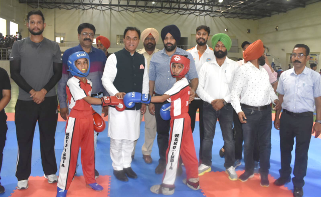 You are currently viewing ‘ਖੇਡਾਂ ਵਤਨ ਪੰਜਾਬ ਦੀਆਂ’ ਜ਼ਿਲ੍ਹਾ ਪੱਧਰੀ ਮੁਕਾਬਲਿਆਂ ਦਾ ਲੋਕ ਸਭਾ ਮੈਂਬਰ ਚੱਬੇਵਾਲ ਨੇ ਕੀਤਾ ਉਦਘਾਟਨ