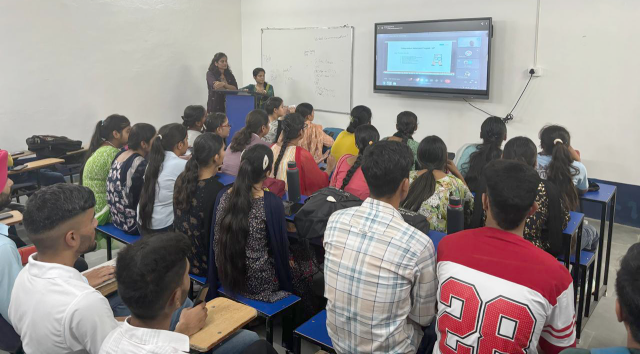 You are currently viewing ਰੋਜ਼ਗਾਰ ਅਨੁਭਵੀ ਸਿੱਖਿਆ ਦੀ ਭੂਮਿਕਾ’ ਉੱਤੇ ਵਿਸ਼ੇਸ਼ ਲੈਕਚਰ ਦਾ ਆਯੋਜਨ