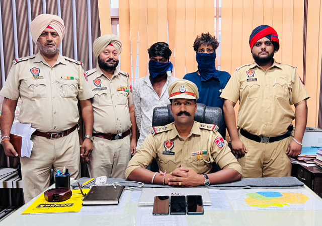 Read more about the article *ਪੁਲਿਸ ਨੇ ਲੁੱਟਾਂ- ਖੋਹਾਂ ਅਤੇ ਚੋਰੀ ਦੀਆਂ ਵਾਰਦਾਤਾਂ ਨੂੰ ਅੰਜਾਮ ਦੇਣ ਵਾਲੇ ਦੋ ਨੌਜਵਾਨ ਕੀਤੇ ਕਾਬੂ*