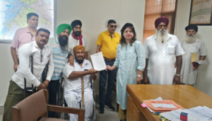 Read more about the article *ਅੰਗਹੀਣ,ਵਿਧਵਾ ਅਤੇ ਬੁਢਾਪਾ ਪੈਨਸ਼ਨ ਨਾ ਮਿਲਣ ਕਾਰਨ ਲਾਭਪਾਤਰੀਆਂ ਨੂੰ ਹੋਣਾ ਪੈ ਰਿਹਾ ਹੈ ਖੱਜਲ ਖੁਆਰ*