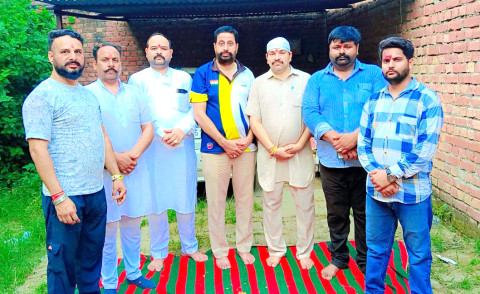 You are currently viewing ਸ਼ਿਵਰਾਮਾ ਕ੍ਰਿਸ਼ਨਾ ਡਰਾਮਾਟਿਕ ਕਲੱਬ ਵੱਲੋਂ ਝੰਡਾ ਪੂਜਣ ਦੀ ਰਸਮ ਵਿਧੀ ਵਿਧਾਨ ਨਾਲ ਅਦਾ ਕੀਤੀ ਗਈ