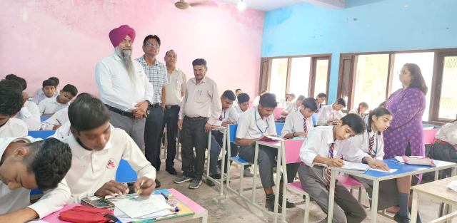 You are currently viewing ਉਪ ਜਿਲਾ ਸਿੱਖਿਆ ਅਫਸਰ ਵੱਲੋਂ ਤਲਵਾੜਾ ਦੇ ਸਕੂਲਾਂ ਦਾ ਦੌਰਾ