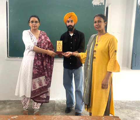 You are currently viewing ਖੂਨਦਾਨ ਕਰਨ ਸਬੰਧੀ ਭਾਸ਼ਣ ਪ੍ਰਤਿਯੋਗਿਤਾ ਕਰਵਾਈ ਗਈ