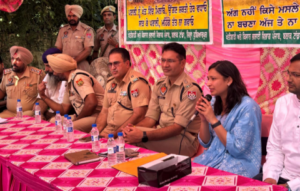 Read more about the article ਡਿਪਟੀ ਕਮਿਸ਼ਨਰ ਅਤੇ ਐਸ.ਐਸ.ਪੀ. ਵੱਲੋਂ ਬਲਾਕ ਟਾਂਡਾ ਦੇ ਵੱਖ-ਵੱਖ ਪਿੰਡਾਂ ਦਾ ਦੌਰਾ