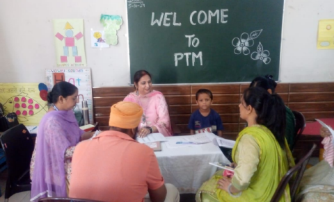 You are currently viewing ਡੀਏਵੀ ਪਬਲਿਕ ਸਕੂਲ ਗੜਦੀਵਾਲਾ ਵਿਖੇ ਮਾਪੇ ਅਧਿਆਪਕ ਮਿਲਣੀ ਕਰਵਾਈ ਗਈ