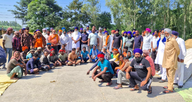 You are currently viewing ਝੋਨੇ ਦੀ ਸਰਕਾਰੀ ਖਰੀਦ ਨਾ ਹੋਣ ਕਾਰਨ ਕਿਸਾਨਾਂ ਵੱਲੋਂ ਮੰਡੀਆਂ ਵਿੱਚ ਕੀਤਾ ਗਿਆ ਰੋਸ ਪ੍ਰਦਰਸ਼ਨ : ਸਮਰਾ,ਸੋਹੀਆ