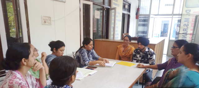 You are currently viewing ਕਮਰਸ ਵਿਭਾਗ ਵੱਲੋਂ ਅਧਿਆਪਕ ਮਾਪੇ ਮਿਲਣੀ ਕਰਵਾਈ ਗਈ