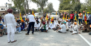 Read more about the article ਸਰਕਾਰ ਵੱਲੋਂ ਕਿਸਾਨਾਂ ਦਾ ਝੋਨਾ ਨਾ ਖਰੀਦਣ ਕਾਰਣ ਸੜਕ ਤੇ ਲਾਇਆ ਜਾਮ