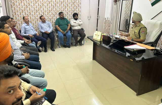 You are currently viewing ਹਥਿਆਰਾਂ ਜਾਂ ਹਿੰਸਾ ਦੀ ਵਡਿਆਈ ਕਰਨ ਵਾਲੇ ਗੀਤਾਂ ਦਾ ਪ੍ਰਦਰਸ਼ਨ ਨਾ ਹੋਣ ਦਿੱਤਾ ਜਾਵੇ : ਗੁਰਪ੍ਰੀਤ ਸਿੰਘ