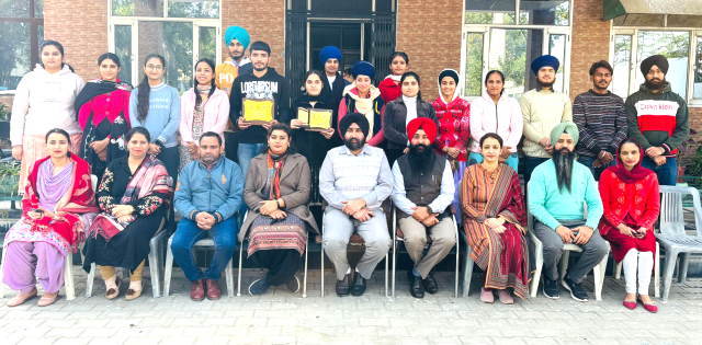 You are currently viewing ਅੰਤਰ ਜੋਨਲ ਯੁਵਕ ਮੇਲੇ ਵਿੱਚ ਵਿਦਿਆਰਥੀਆਂ ਨੇ ਮਾਰੀਆਂ ਮੱਲਾਂ