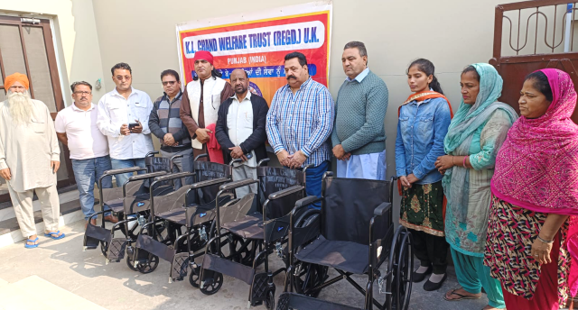 You are currently viewing ਕੇ.ਐਲ.ਚਾਂਦ ਟਰੱਸਟ ਨੇ ਚਾਰ ਲੋੜਵੰਦਾਂ ਨੂੰ ਭੇਂਟ ਕੀਤੀਆਂ ਵੀਲ੍ਹ ਚੇਅਰਾਂ