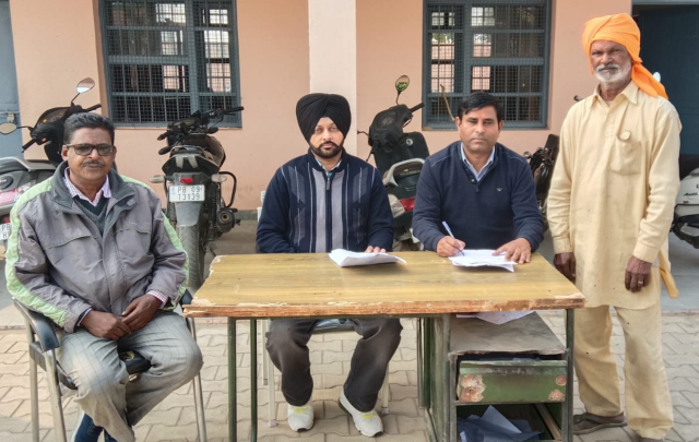 Read more about the article ਸਰਕਾਰੀ ਸੀ.ਸੈ. ਸਕੂਲ ਲੱਖਪੁਰ ਵਿਖੇ ਲਗਾਇਆ ਵੋਟਰ ਸੂਚੀ ਸੁਧਾਈ ਸਬੰਧੀ ਦੋ ਰੋਜਾ ਕੈਂਪ