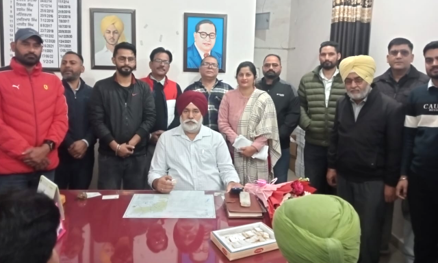 Read more about the article ਮੱਖਣ ਸਿੰਘ ਨੇ ਸਬ ਤਹਿਸੀਲ ਗੜ੍ਹਦੀਵਾਲਾ ਵਿਖੇ ਨਾਇਬ ਤਹਿਸੀਲਦਾਰ ਵਜੋਂ ਅਹੁਦਾ ਸੰਭਾਲਿਆ