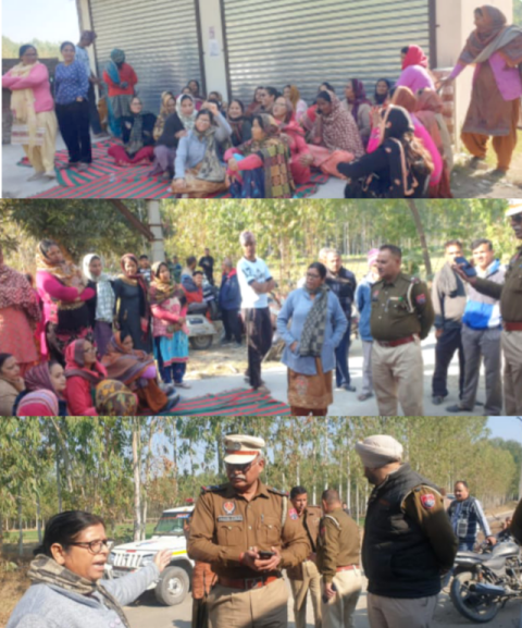 You are currently viewing ਸ਼ਰਾਬ ਦਾ ਠੇਕਾ ਬੰਦ ਕਰਾਉਣ ਲਈ ਔਰਤਾਂ ਨੇ ਲਾਇਆ ਧਰਨਾ