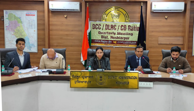 You are currently viewing ਨੌਜਵਾਨਾਂ ਤੇ ਕਮਜ਼ੋਰ ਵਰਗਾਂ ਨੂੰ ਤਰਜੀਹ ਦੇ ਆਧਾਰ ’ਤੇ ਕਰਜ਼ੇ ਦੇਣ ਬੈਂਕਾਂ : ਡਿਪਟੀ ਕਮਿਸ਼ਨਰ