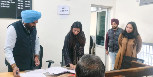 Read more about the article ਚੋਣ ਅਬਜ਼ਰਵਰ ਅਪਨੀਤ ਰਿਆਤ ਨੇ ਨਗਰ ਨਿਗਮ ਉਪ ਚੋਣ ਦੇ ਨਾਮਜ਼ਦਗੀ ਪੱਤਰਾਂ ਦੀ ਜਾਂਚ ਪ੍ਰਕਿਰਿਆ ਦਾ ਲਿਆ ਜਾਇਜ਼ਾ