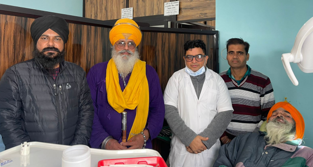 Read more about the article ਓਪੀਡੀ ਦੌਰਾਨ ਡਾ.ਨਵਦੀਪ ਨੇ ਮਰੀਜ਼ਾਂ ਦਾ ਕੀਤਾ ਚੈੱਕਅਪ