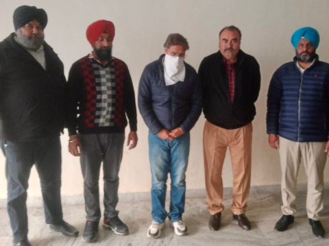 You are currently viewing 4,000 ਰੁਪਏ ਰਿਸ਼ਵਤ ਲੈਣ ਦੇ ਦੋਸ਼ ਹੇਠ ਵਿਜੀਲੈਂਸ ਬਿਊਰੋ ਵੱਲੋਂ ਪਟਵਾਰੀ ਗ੍ਰਿਫ਼ਤਾਰ