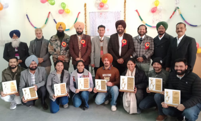 You are currently viewing ਟਰੇਨਿੰਗ ਲੈ ਰਹੇ ਪਟਵਾਰੀਆਂ ਨੂੰ ਡਿਊਟੀ ਪੂਰੀ ਮਿਹਨਤ, ਲਗਨ, ਤਨਦੇਹੀ ਅਤੇ ਇਮਾਨਦਾਰੀ ਨਾਲ ਕਰਨ ਦਾ ਦਿੱਤਾ ਸੱਦਾ