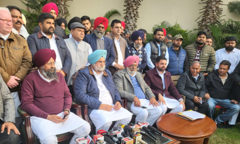 You are currently viewing ਪੰਜਾਬ ਸਰਕਾਰ ਅਤੇ ਪੁਲਿਸ ਨੇ ਗੈਂਗਸਟਰਾਂ ਅੱਗੇ ਆਤਮ ਸਮਰਪਣ ਕਰ ਦਿੱਤਾ ਹੈ: ਸੁਖਜਿੰਦਰ ਰੰਧਾਵਾ