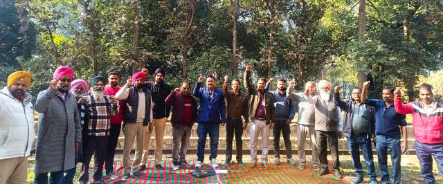 You are currently viewing ਪੀ.ਡਬਲਯੂ.ਡੀ. ਫੀਲਡ ਐਂਡ ਵਰਕਸ਼ਾਪ ਵਰਕਰਜ਼ ਯੂਨੀਅਨ ਵੱਲੋਂ ਪੰਜਾਬ ਸਰਕਾਰ ਖਿਲਾਫ਼ ਕੀਤਾ ਰੋਸ ਪ੍ਰਦਰਸ਼ਨ