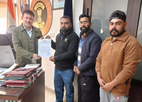 You are currently viewing ਬੇਗਮਪੁਰਾ ਟਾਈਗਰ ਫੋਰਸ ਨੇ ਡਿਪਟੀ ਕਮਿਸ਼ਨਰ ਨੂੰ ਦਿੱਤਾ ਮੰਗ ਪੱਤਰ, 11 ਫਰਵਰੀ ਨੂੰ ਸਾਰੇ ਸਰਕਾਰੀ ਅਦਾਰਿਆਂ ਵਿੱਚ ਅੱਧੇ ਦਿਨ ਦੀ ਛੁੱਟੀ ਦੀ ਕੀਤੀ ਮੰਗ !