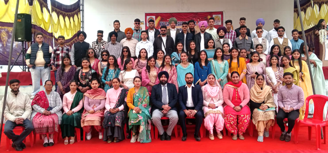 You are currently viewing ਬਾਰਵੀਂ ਜਮਾਤ ਦੇ ਵਿਦਿਆਰਥੀਆਂ ਲਈ ਵਿਦਾਇਗੀ ਪਾਰਟੀ ਦਾ ਆਯੋਜਨ