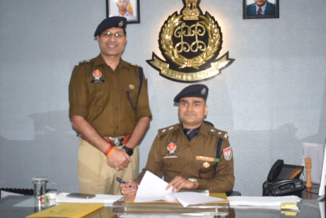 You are currently viewing  IPS ਅਧਿਕਾਰੀ ਸੰਦੀਪ ਕੁਮਾਰ ਮਲਿਕ ਨੇ ਐਸ.ਐਸ.ਪੀ.ਵਜੋਂ ਅਹੁਦਾ ਸੰਭਾਲਿਆ