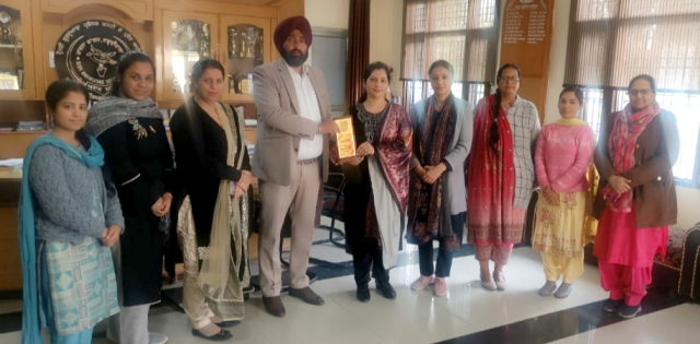 You are currently viewing ਕਮਰਸ ਤੇ ਅਰਥ ਸ਼ਾਸਤਰ ਵਿਭਾਗ ਵੱਲੋਂ ‘ਫਾਈਨੈਂਸ਼ਿਅਲ ਲਿਟਰੇਸੀ’ ਵਿਸ਼ੇ ਉੱਤੇ ਦੋ ਰੋਜ਼ਾ ਵਰਕਸ਼ਾਪ ਦਾ ਆਯੋਜਨ