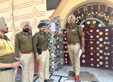 Read more about the article ਗੜ੍ਹਦੀਵਾਲਾ ਦੇ ਪਿੰਡ ਖੁਰਦਾਂ ‘ਚ ਪੁਲਿਸ ਨੇ ਕੀਤੀ ਵੱਡੀ ਕਾਰਵਾਈ