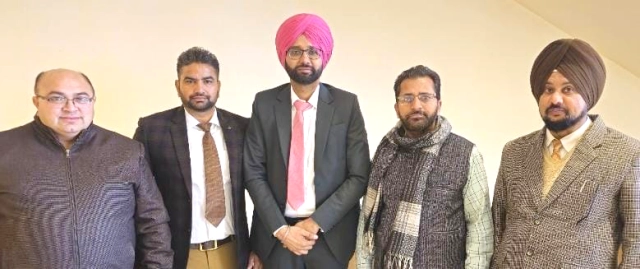 You are currently viewing 26 ਤਰੀਕ ਨੂੰ ਪੇਸ਼ ਹੋਣ ਵਾਲੇ ਬਜਟ ‘ਚ ਪੁਰਾਣੀ ਪੈਨਸ਼ਨ ਦੀ ਬਹਾਲੀ ਤੇ ਪੱਕੀ ਮੋਹਰ ਲਗਾਵੇ ਮਾਨ ਸਰਕਾਰ – ਪ੍ਰਿੰਸ ਗੜਦੀਵਾਲਾ, ਪ੍ਰਿਤਪਾਲ ਸਿੰਘ ਚੌਟਾਲਾ