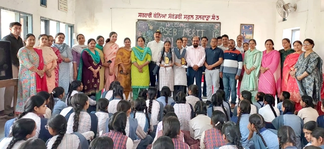 Read more about the article ਤਲਵਾੜਾ ਦੀਆਂ ਵਿਦਿਆਰਥਣਾਂ ਨੇ ਪੰਜਾਬ ਪੱਧਰ ‘ਤੇ ਮੈਰਿਟ ਸੂਚੀ ਵਿੱਚ ਬਣਾਇਆ ਇਤਿਹਾਸ.. !