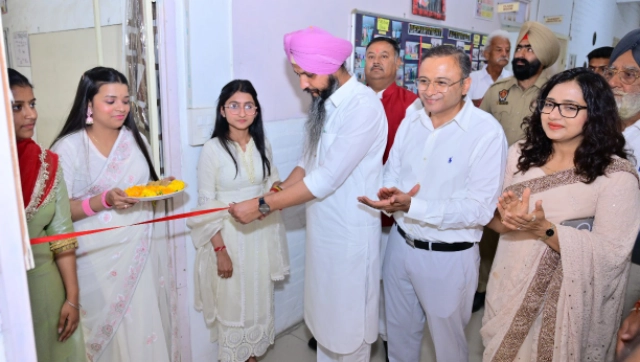 You are currently viewing MLA ਕਰਮਵੀਰ ਸਿੰਘ ਘੁੰਮਣ ਨੇ KMS ਕਾਲਜ ਵਿਖੇ ਬਿਊਟੀਸ਼ਨ ਕੋਰਸ ਦੀ ਲੈਬ ਦਾ ਕੀਤਾ ਉਦਘਾਟਨ