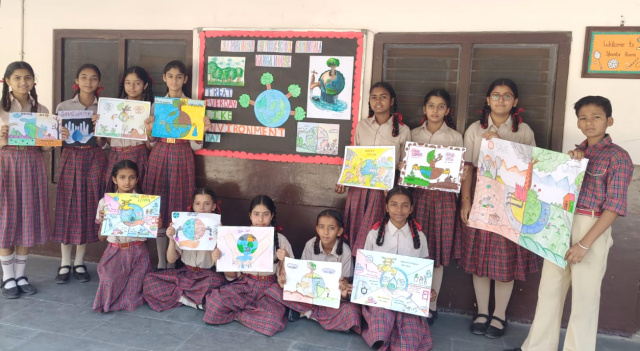 Read more about the article ਡੀਏਵੀ ਪਬਲਿਕ ਸਕੂਲ ਗੜਦੀਵਾਲਾ ਵਿਖੇ ਵਰਲਡ ਅਰਥ ਡੇ ਅਤੇ ਜਲ ਬਚਾਓ ਸਬੰਧੀ ਗਤੀਵਿਧੀ ਕਰਵਾਈ ਗਈ