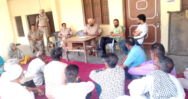 You are currently viewing ਯੁੱਧ ਨਸ਼ਿਆਂ ਵਿਰੁੱਧ ਮੁਹਿੰਮ ਨੂੰ ਸਫਲ ਬਣਾਉਣ ਲਈ ਪੁਲਿਸ ਵਲੋਂ ਵੱਖ-ਵੱਖ ਪਿੰਡਾਂ ‘ਚ ਨਸ਼ਿਆਂ ਖਿਲਾਫ ਸੈਮੀਨਾਰ ਕਰਵਾਏ