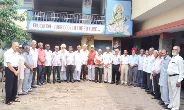 You are currently viewing ਪੰਜਾਬ ਸਰਕਾਰ ਵਲੋਂ ਮੰਗਾਂ ਨੂੰ ਅਣਗੌਲਿਆ ਕਰਨ ਦੇ ਵਿਰੋਧ ‘ਚ ਪ੍ਰਗਟਾਇਆ ਰੋਸ਼ 