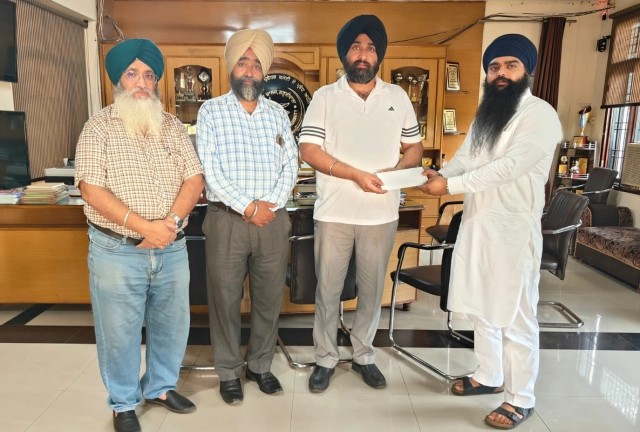 You are currently viewing ਸੋਸਾਇਟੀ ਵਲੋਂ ਲੋੜਵੰਦ ਵਿਦਿਆਰਥਣ ਦੀ ਫ਼ੀਸ ਅਦਾ ਕਰਕੇ ਮਾਲੀ ਸਹਾਇਤਾ ਕੀਤੀ ਗਈ