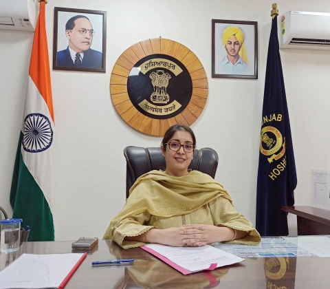 You are currently viewing *ਅਮਰਦੀਪ ਕੌਰ ਭੁੱਲਰ ਨੇ ਸੰਭਾਲਿਆ ਵਧੀਕ ਡਿਪਟੀ ਕਮਿਸ਼ਨਰ (ਜਨਰਲ) ਹੁਸ਼ਿਆਰਪੁਰ ਦਾ ਅਹੁਦਾ*