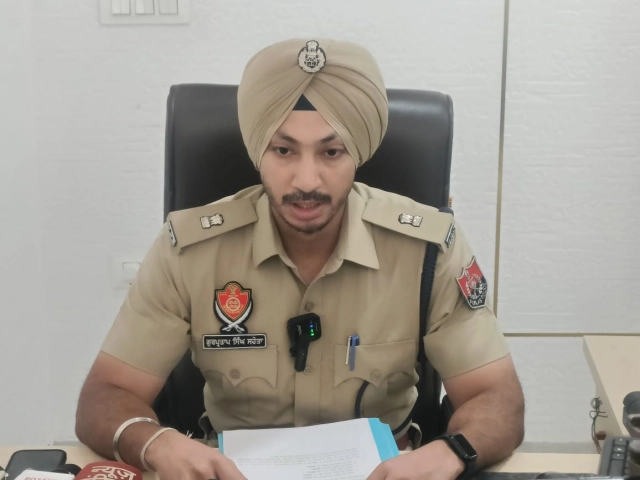 You are currently viewing ਪੁਲਿਸ ਵੱਲੋਂ ਪੰਜਾਬ ਦੇ ਸਰਗਰਮ 05 ਗੈਂਗਸਟਰਾਂ ਖ਼ਿਲਾਫ਼ ਰੈੱਡ ਕਾਰਨਰ ਨੋਟਿਸ ਜਾਰੀ