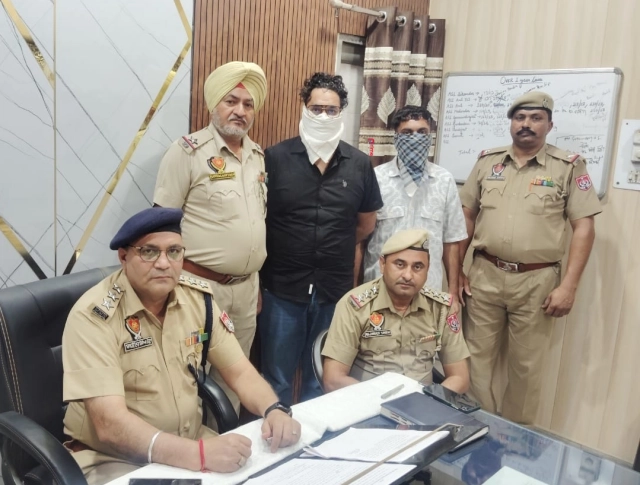 You are currently viewing *ਵਿਦੇਸ਼ ਭੇਜਣ ਦਾ ਝਾਂਸਾ ਦੇ ਕੇ 43 ਲੱਖ 55 ਹਜ਼ਾਰ ਲੁੱਟਣ ਦੇ ਮਾਮਲੇ ਚ ਦਸੂਹਾ ਪੁਲਿਸ ਵੱਲੋ ਧੋਖਾ ਧੜੀ ਦੇ ਕੇਸ ਤਹਿਤ 02 ਦੋਸ਼ੀ ਗ੍ਰਿਫਤਾਰ*